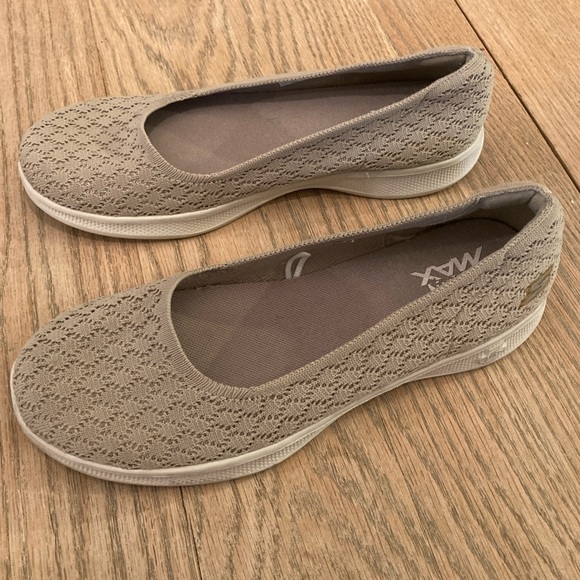 EUC Sketchers slip-on memory foam shoes - Picture 7 of 10